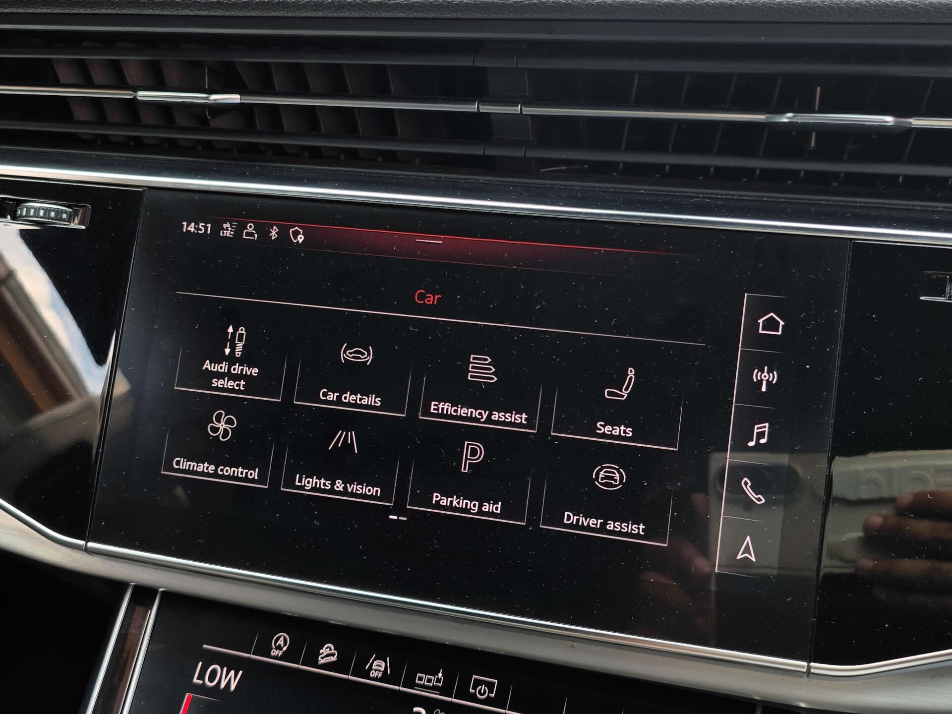 Audi Q8 view 30