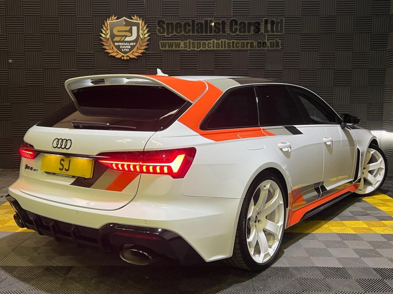 Audi RS6 Avant view 16