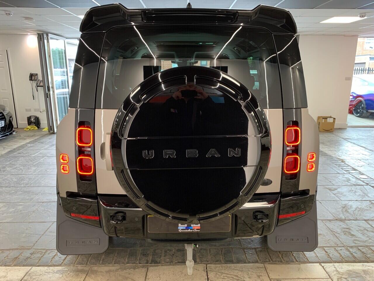 Land Rover Defender 110 view 19