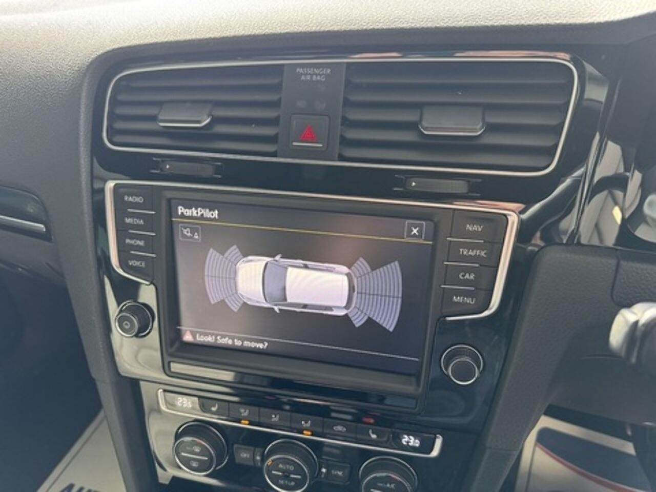 Volkswagen Golf view 14