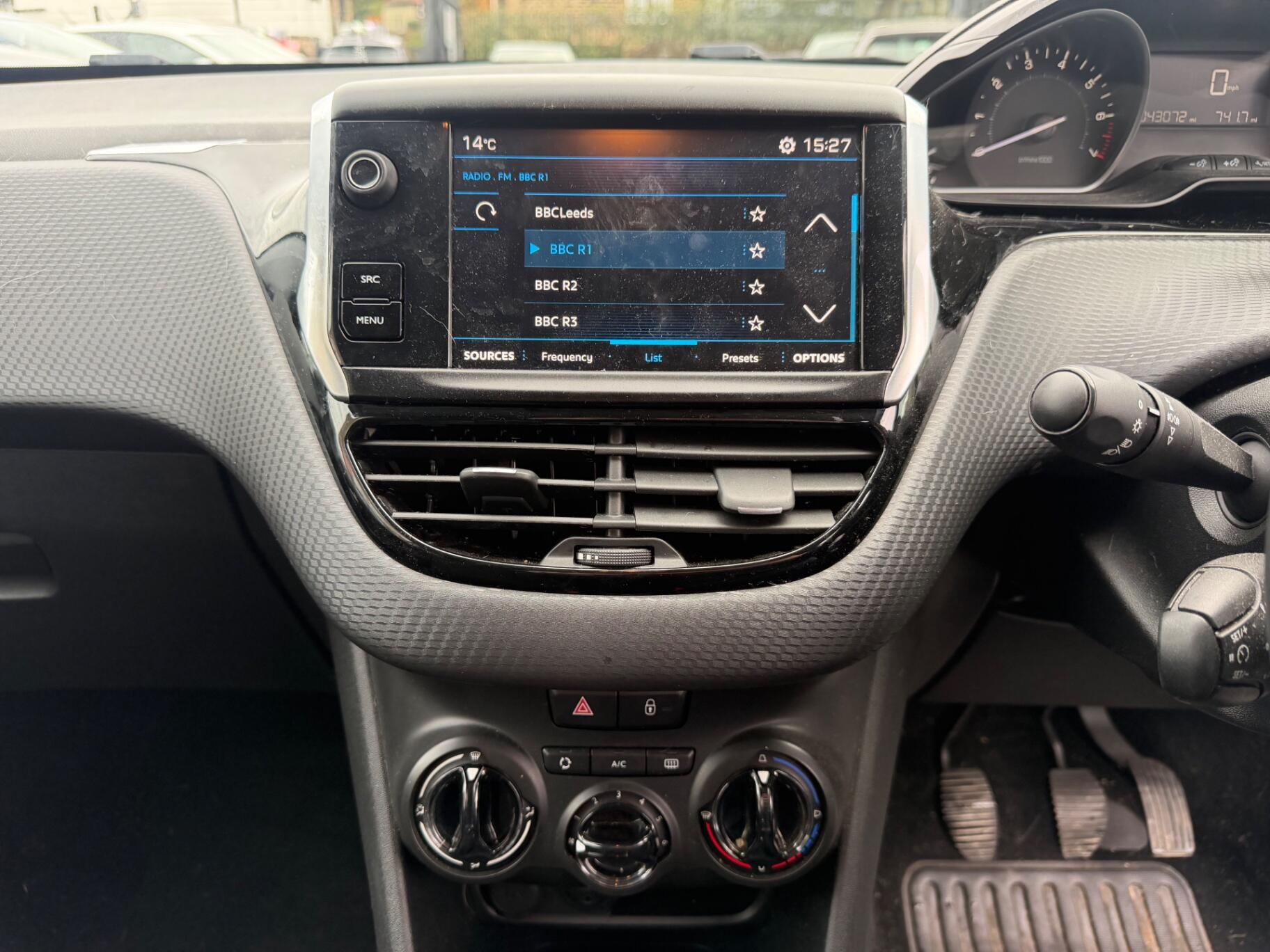Peugeot 208 view 15