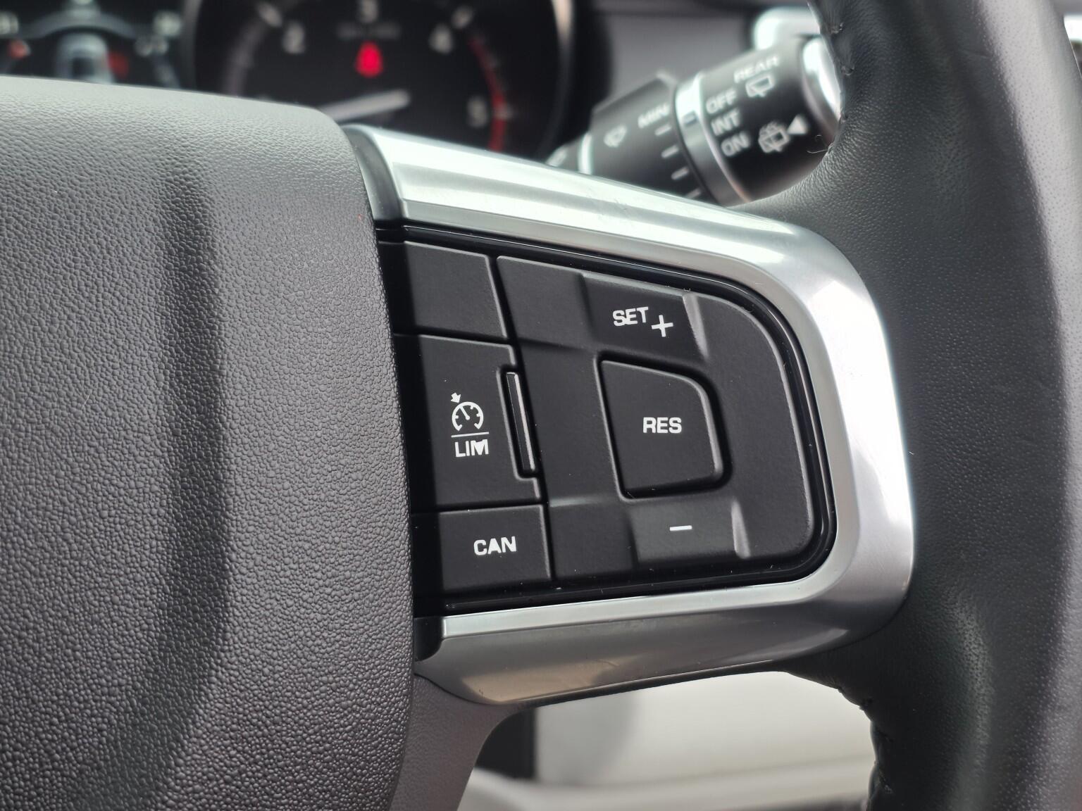 Land Rover Discovery Sport view 20