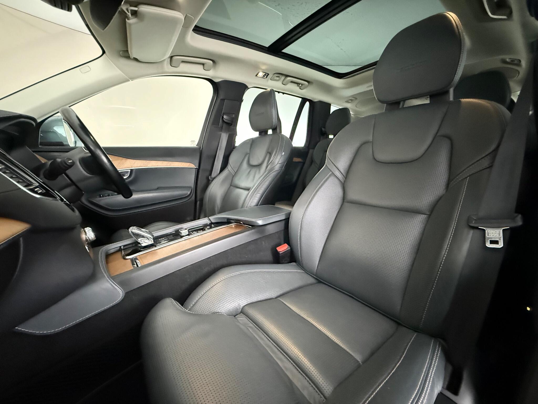 Volvo XC90 view 35