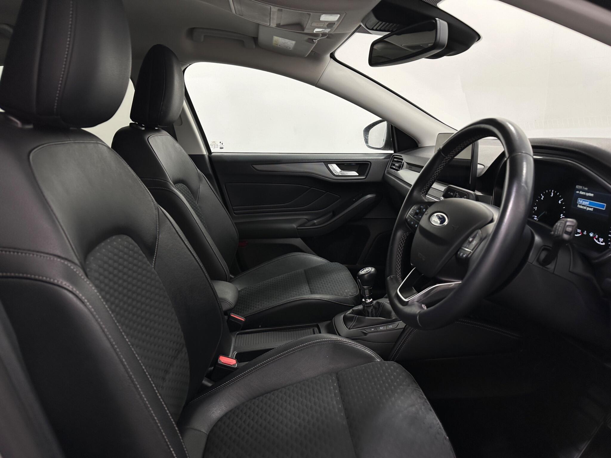 Ford Focus view 31