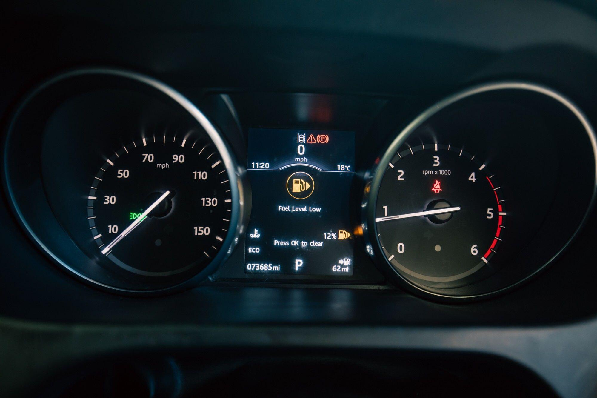 Land Rover Discovery Sport view 15