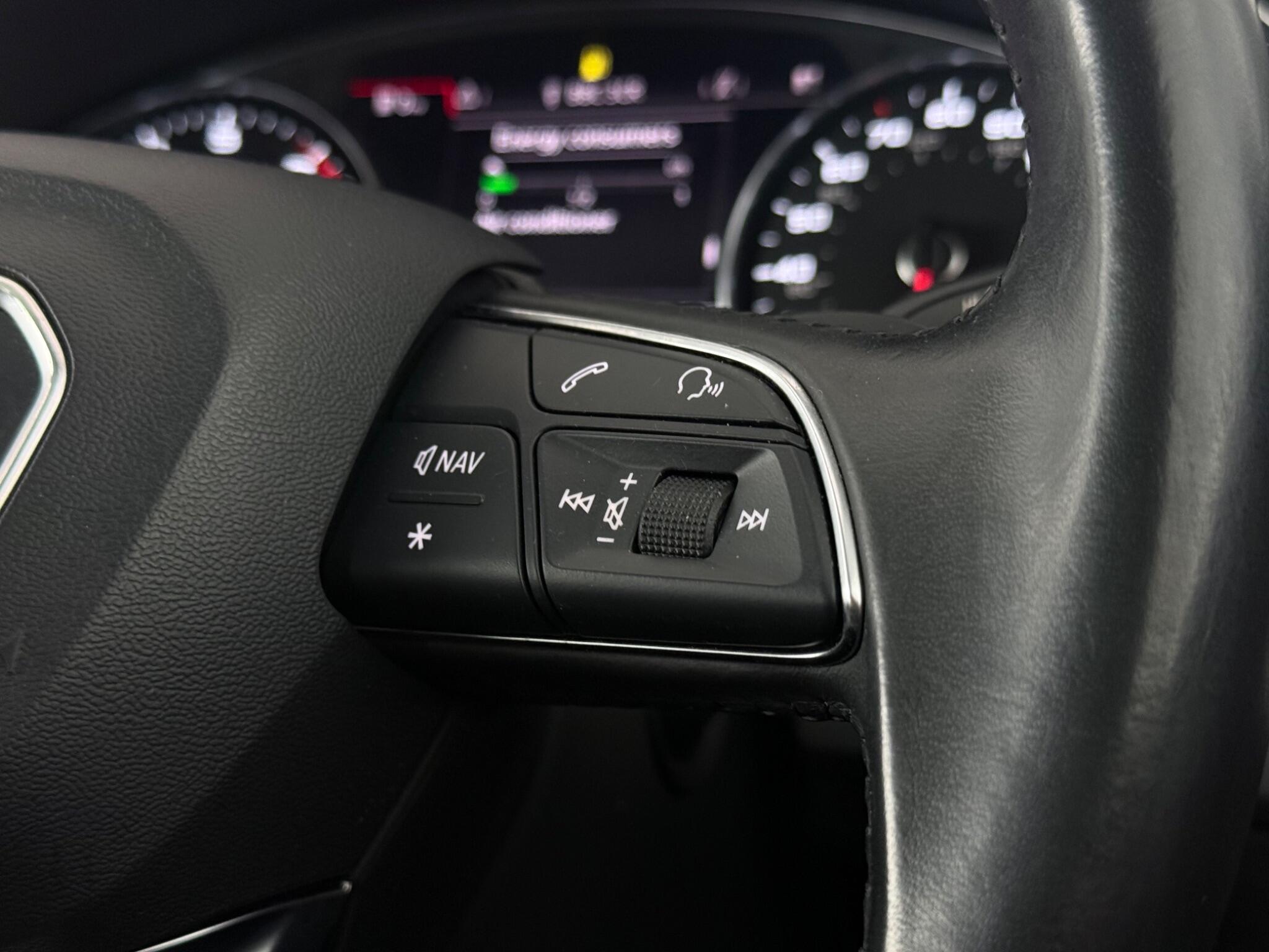 Audi Q5 view 17