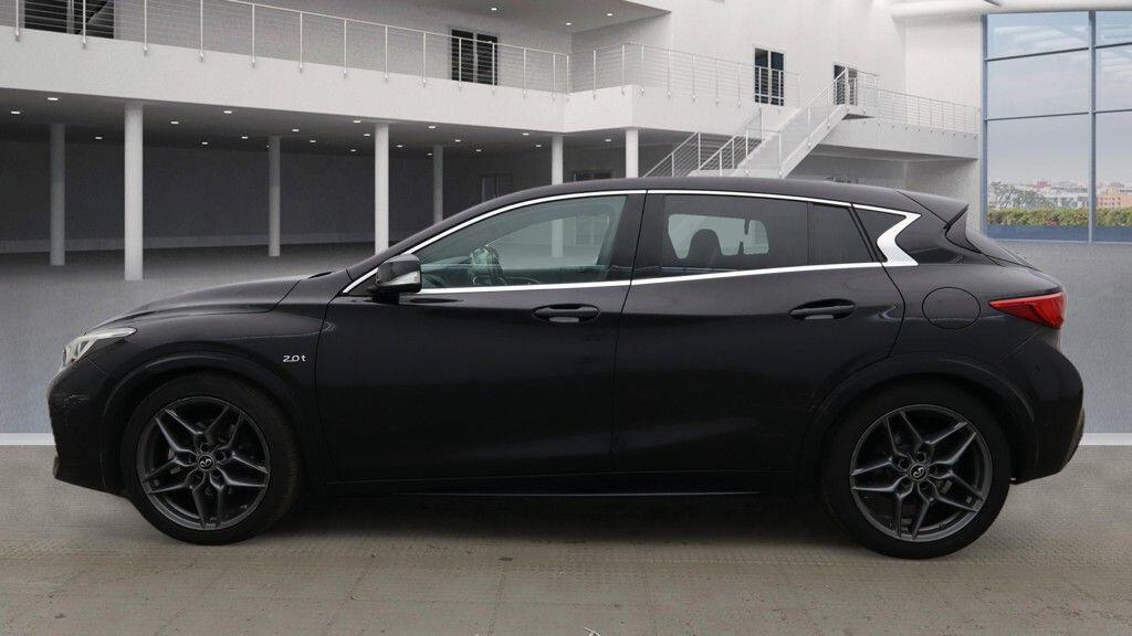 Infiniti Q30 view 10