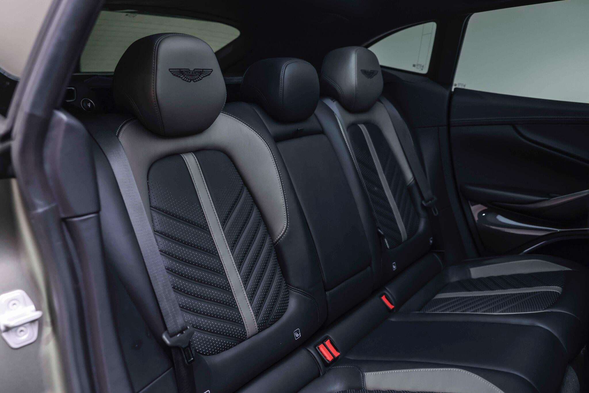 Aston Martin DBX view 51