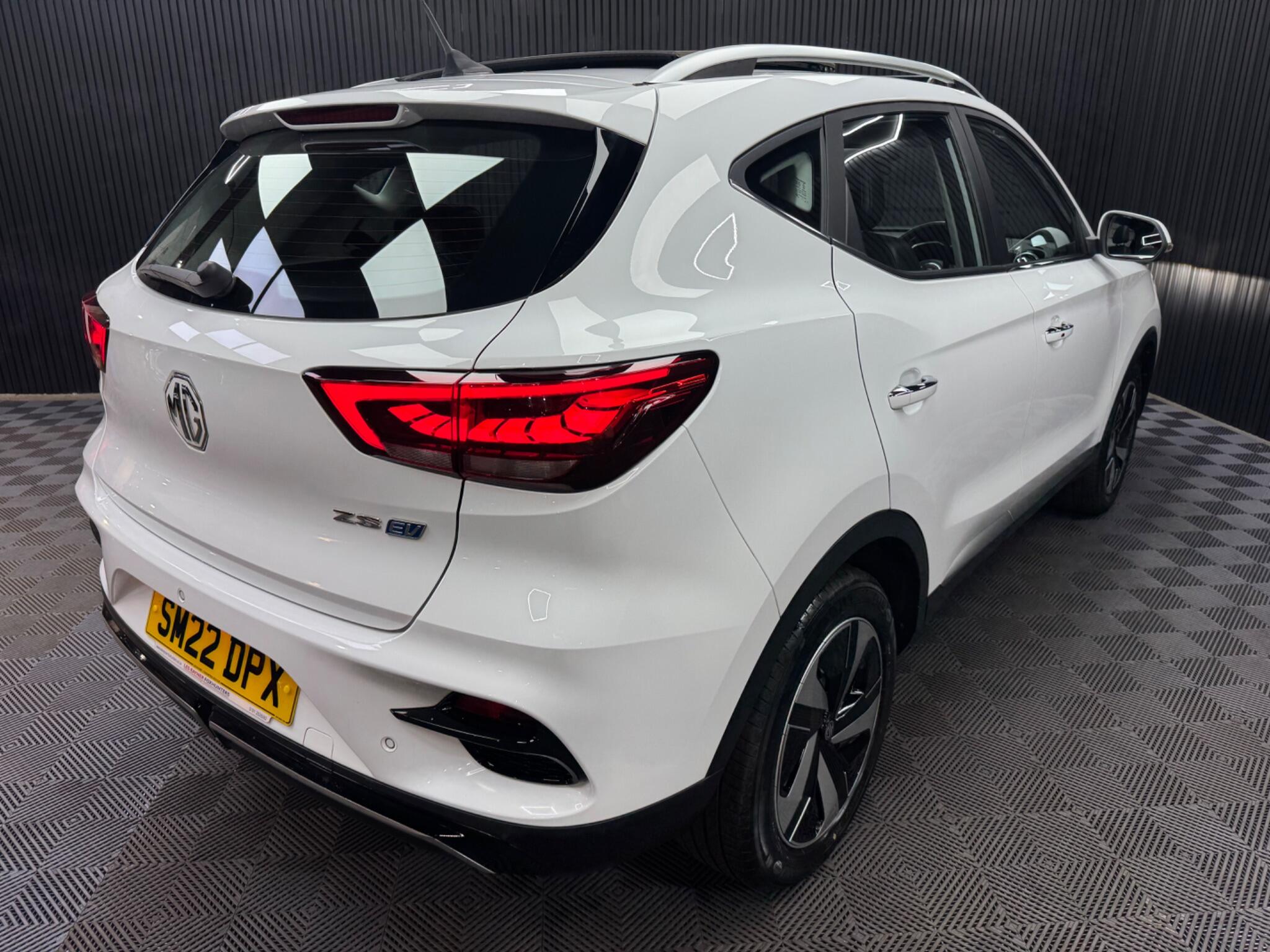 MG ZS view 27
