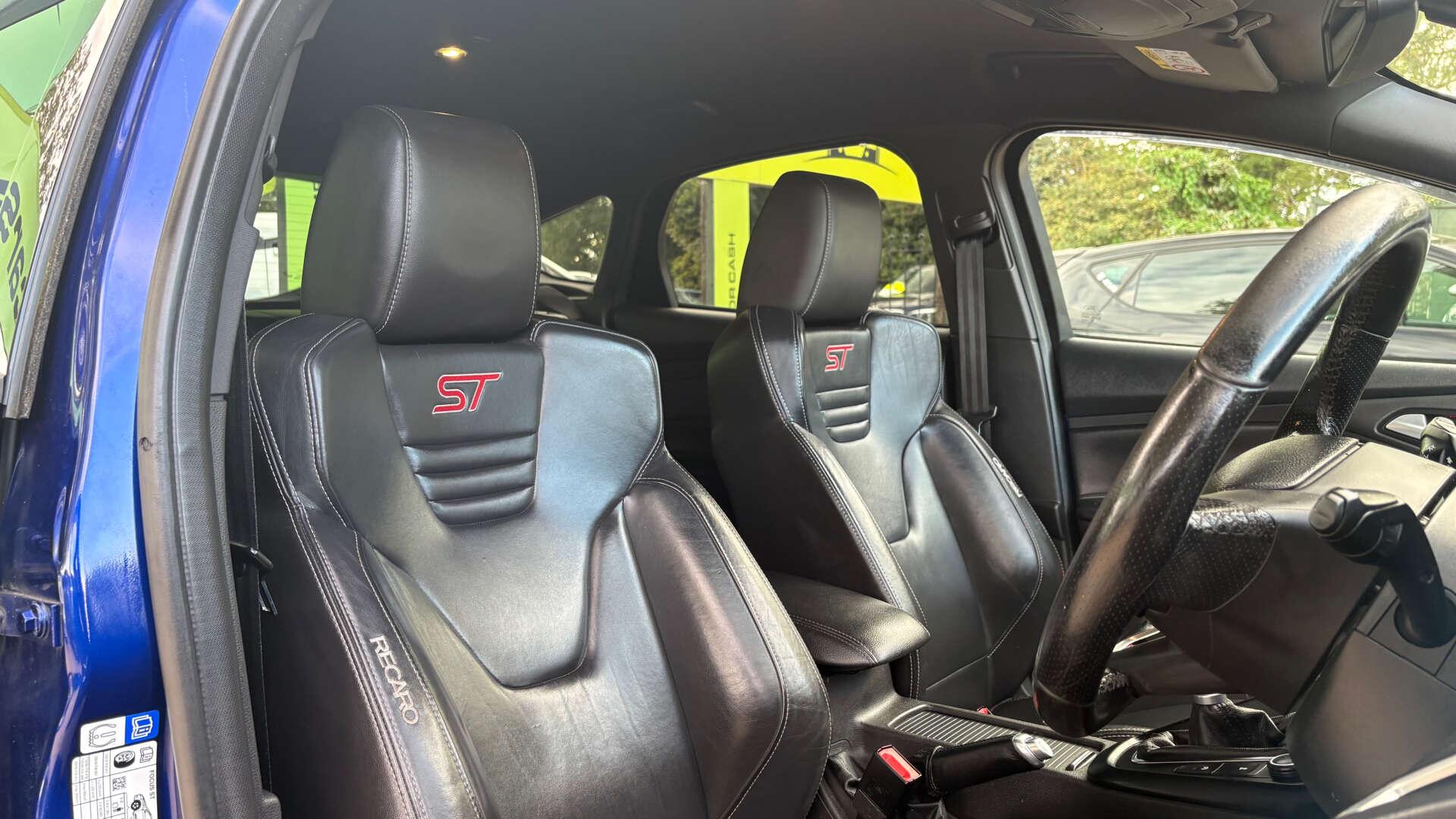 Ford Focus view 2