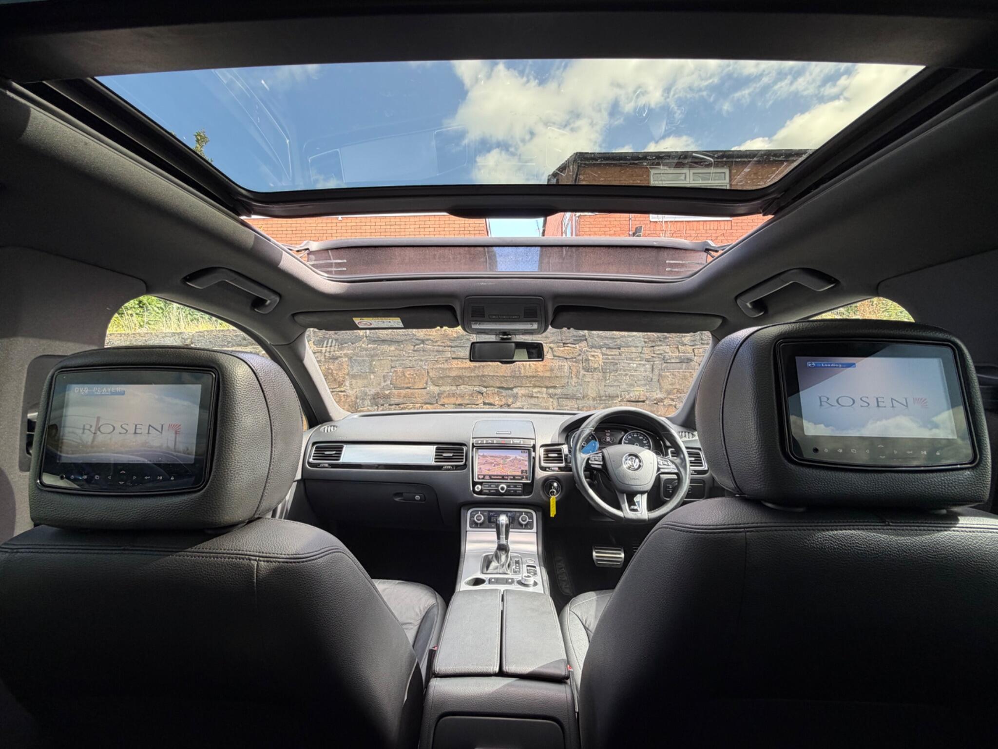 Volkswagen Touareg view 11