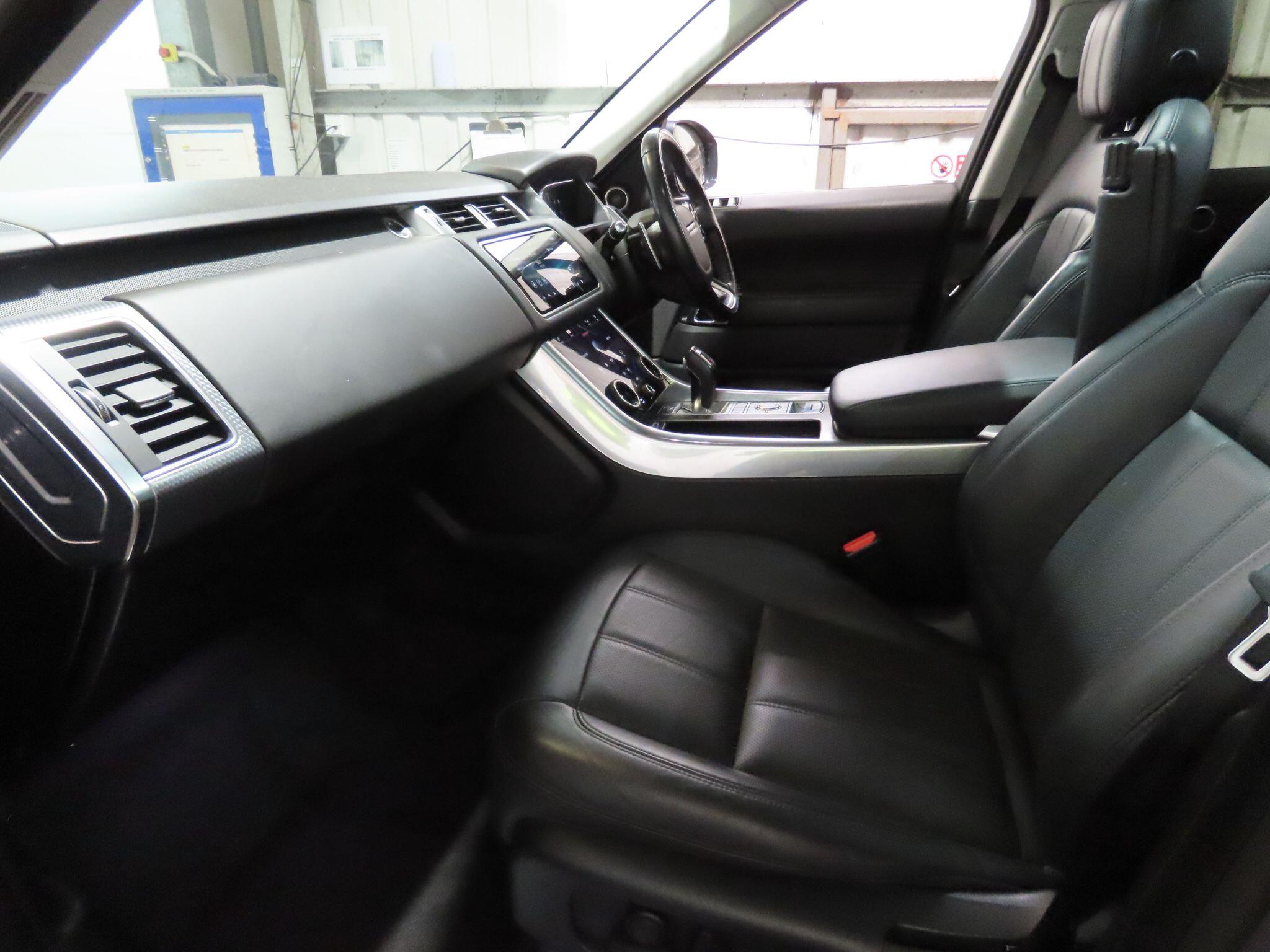 Land Rover Range Rover Sport view 11