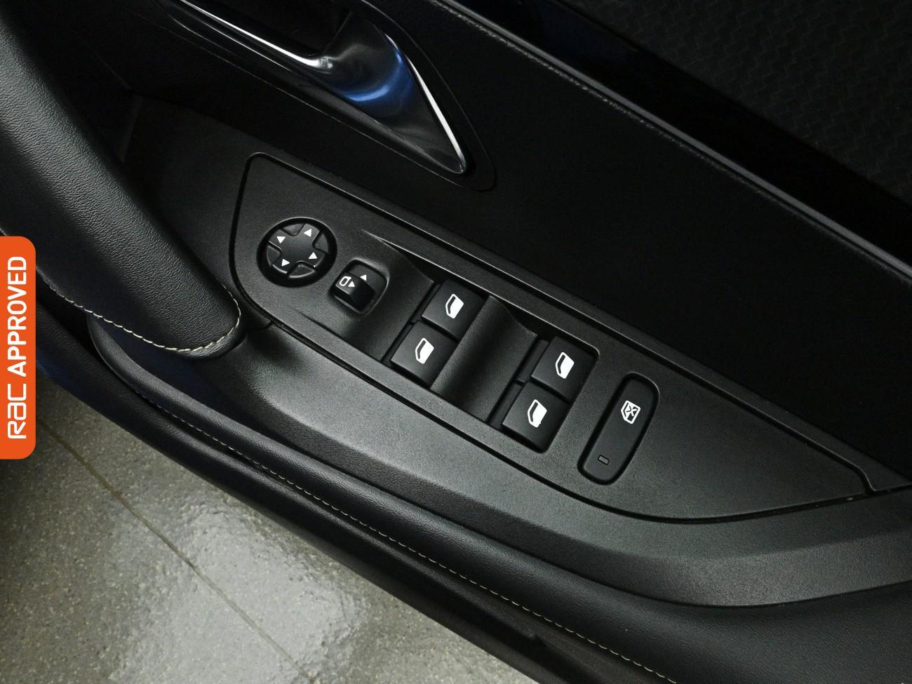 Peugeot e-2008 view 26