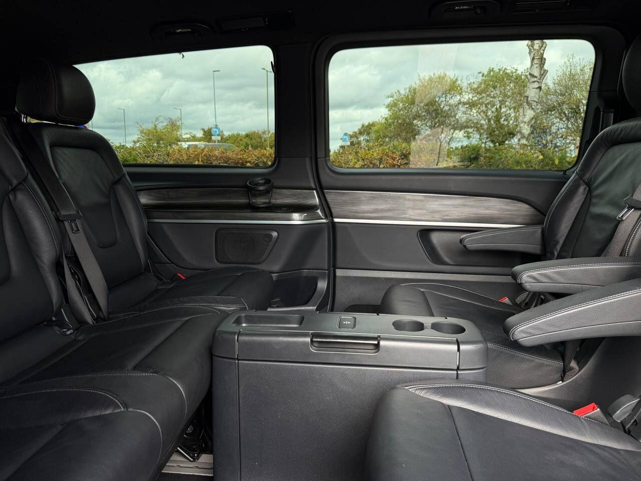 Mercedes-Benz Eqv view 23