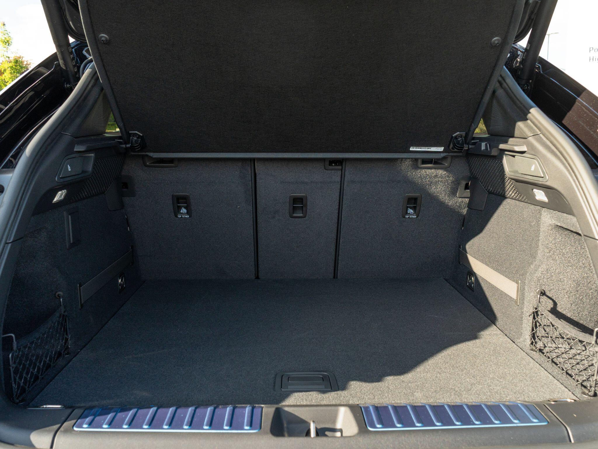 Porsche Macan view 46