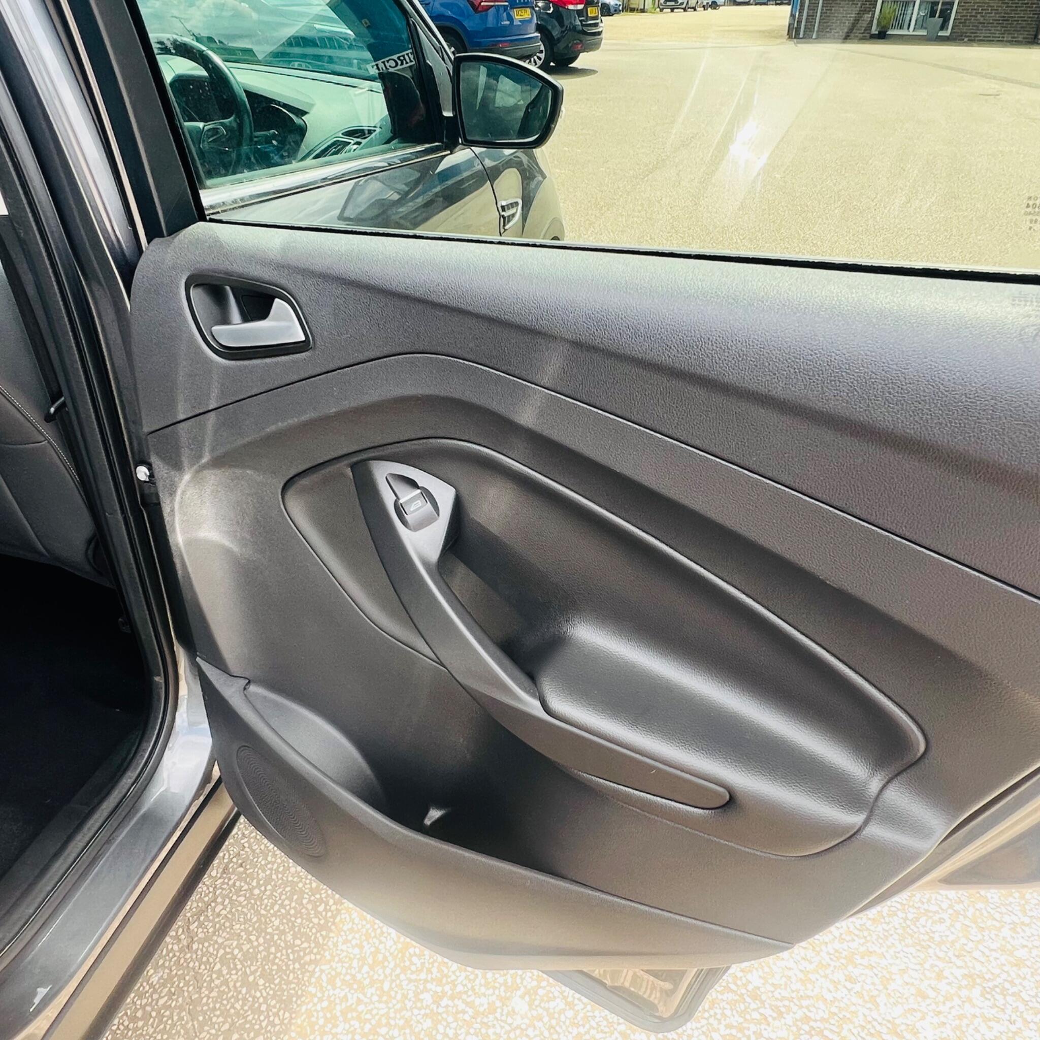 Ford Kuga view 18