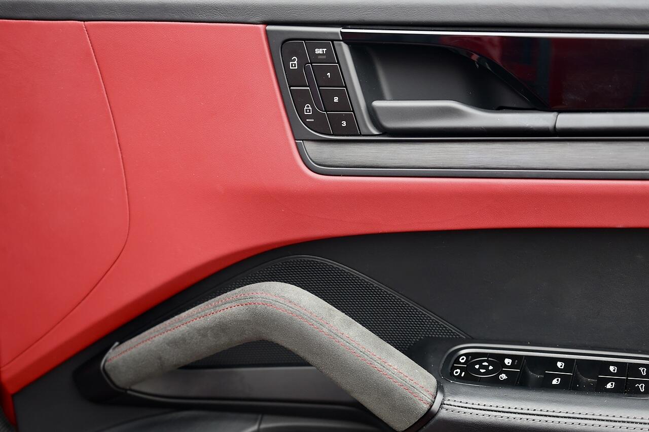 Porsche Cayenne view 23