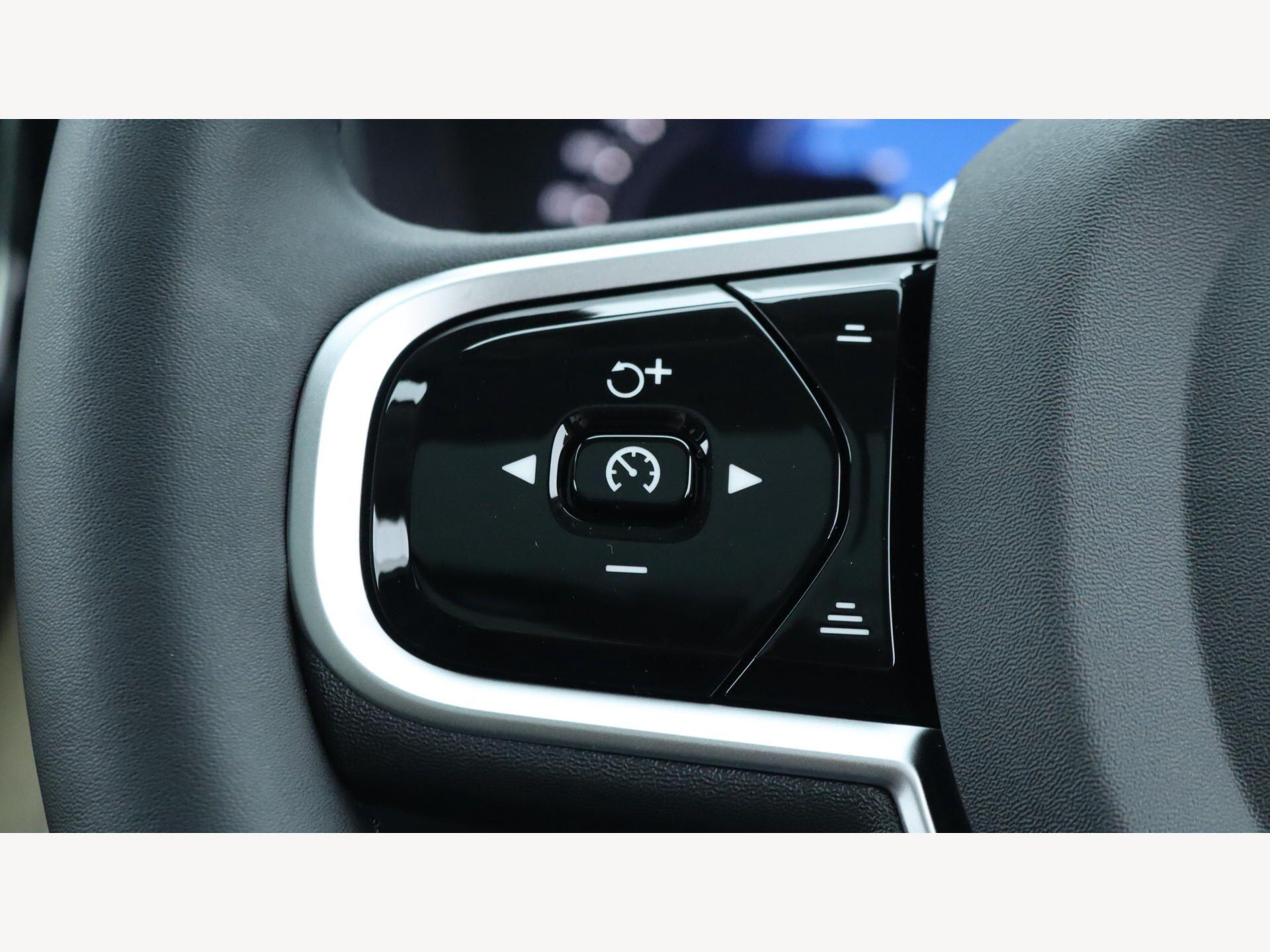 Volvo XC60 view 22