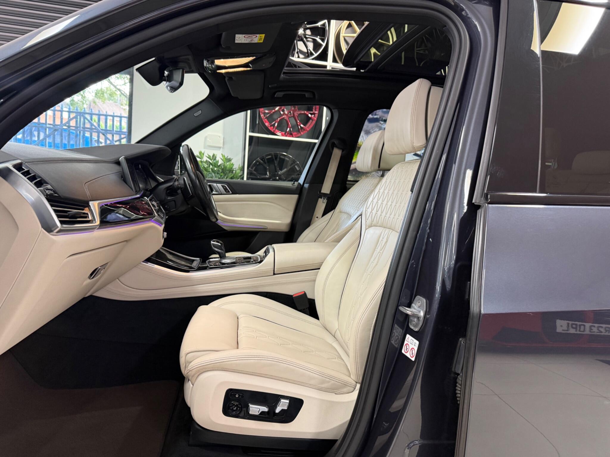 BMW X5 view 4