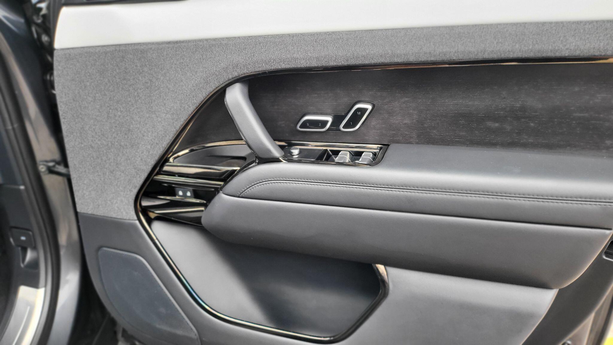 Land Rover Range Rover Sport view 29