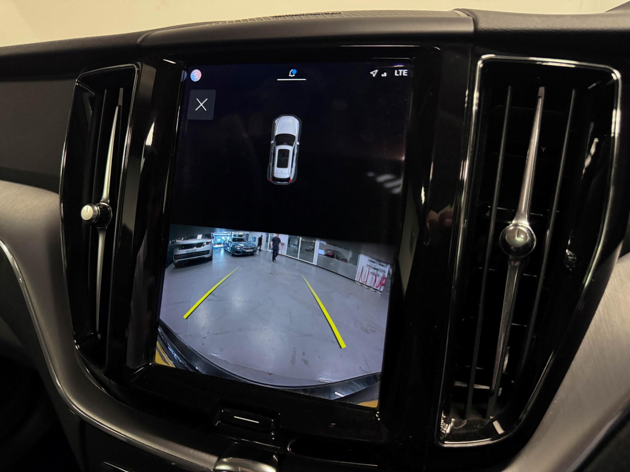 Volvo XC60 view 11
