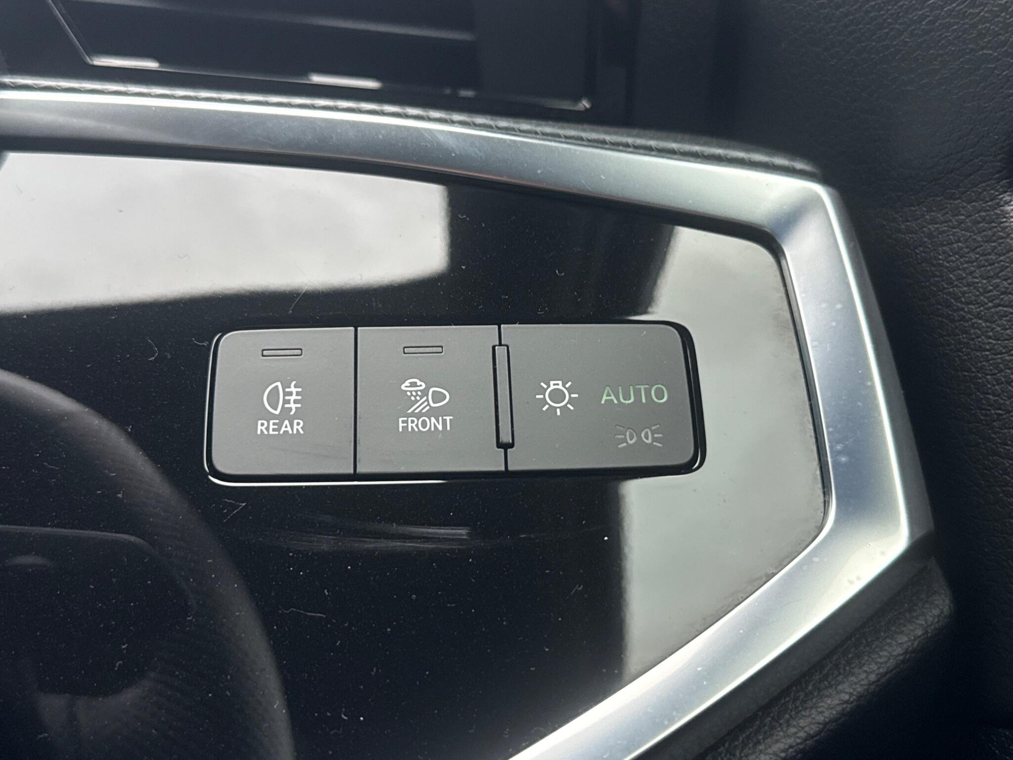 Audi Q3 view 43
