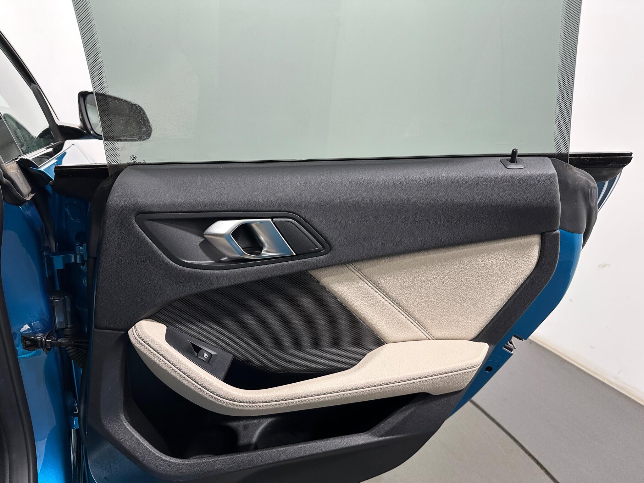 BMW 2 Series view 44