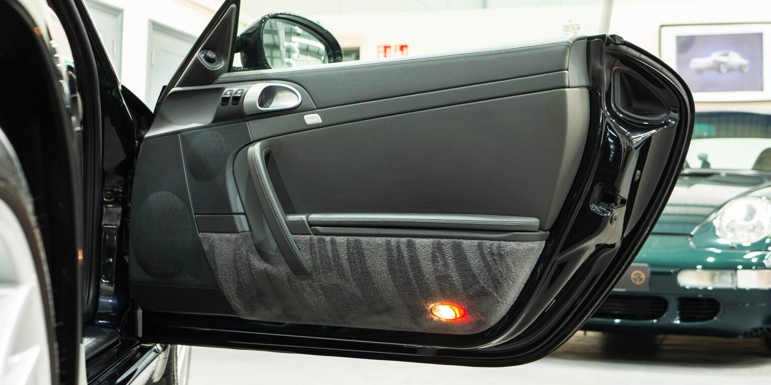 Porsche 911 view 26