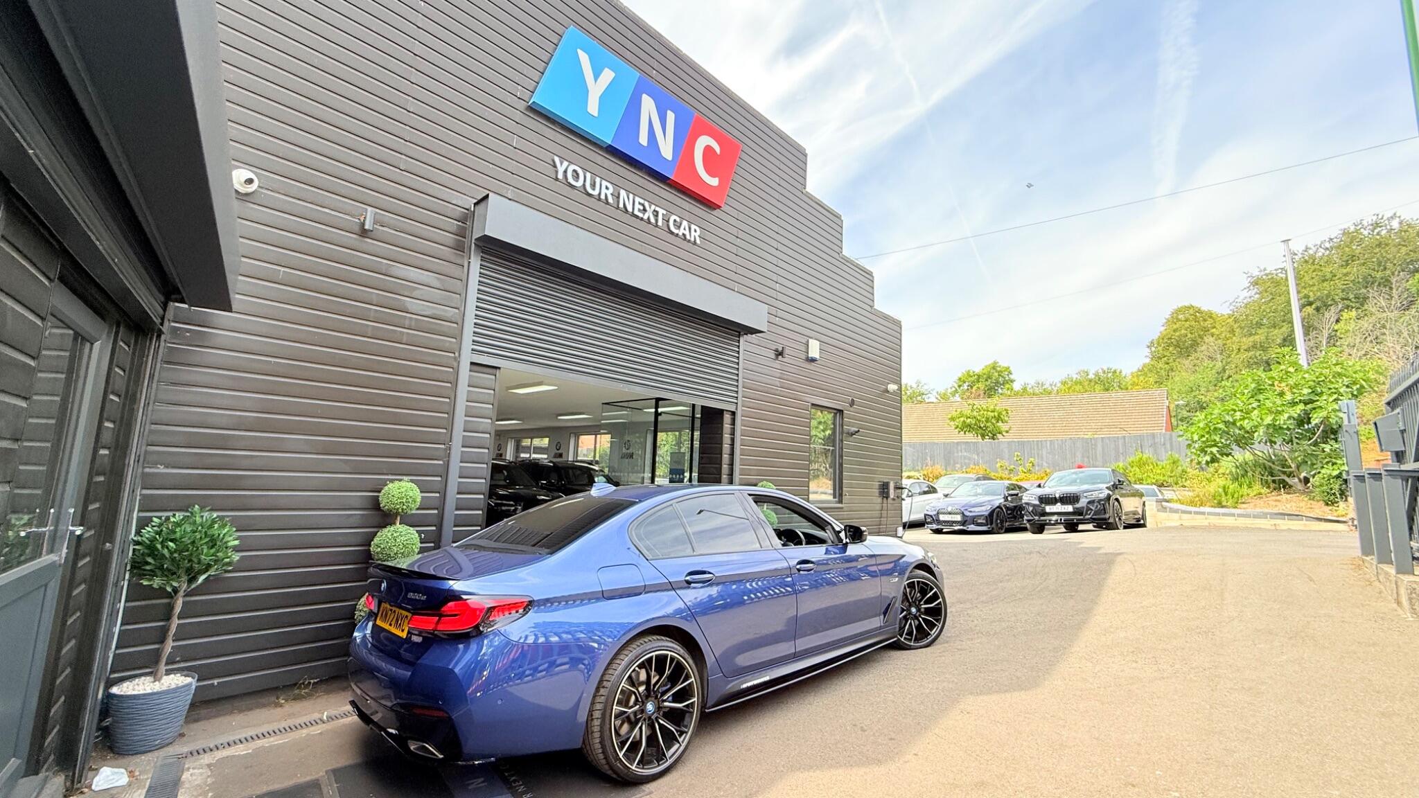 BMW 5 Series view 11