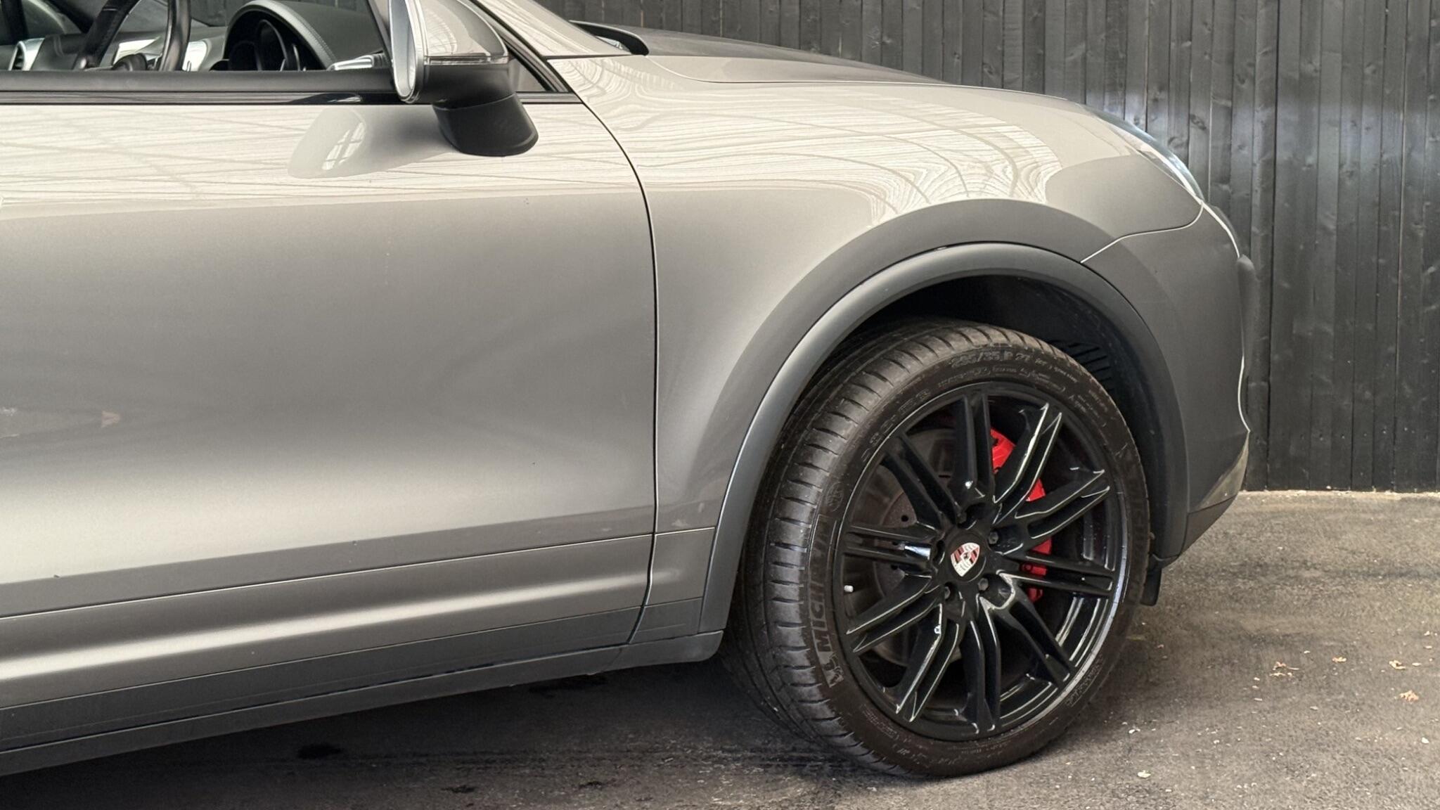 Porsche Cayenne view 36