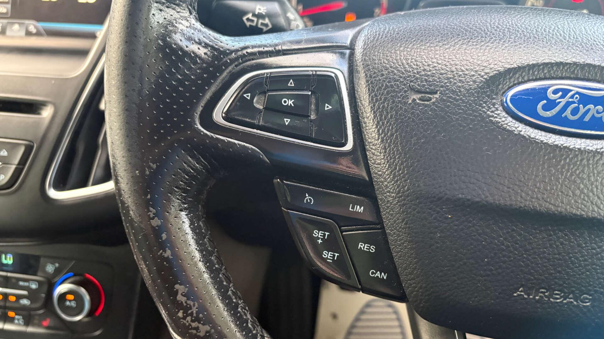 Ford Focus view 19