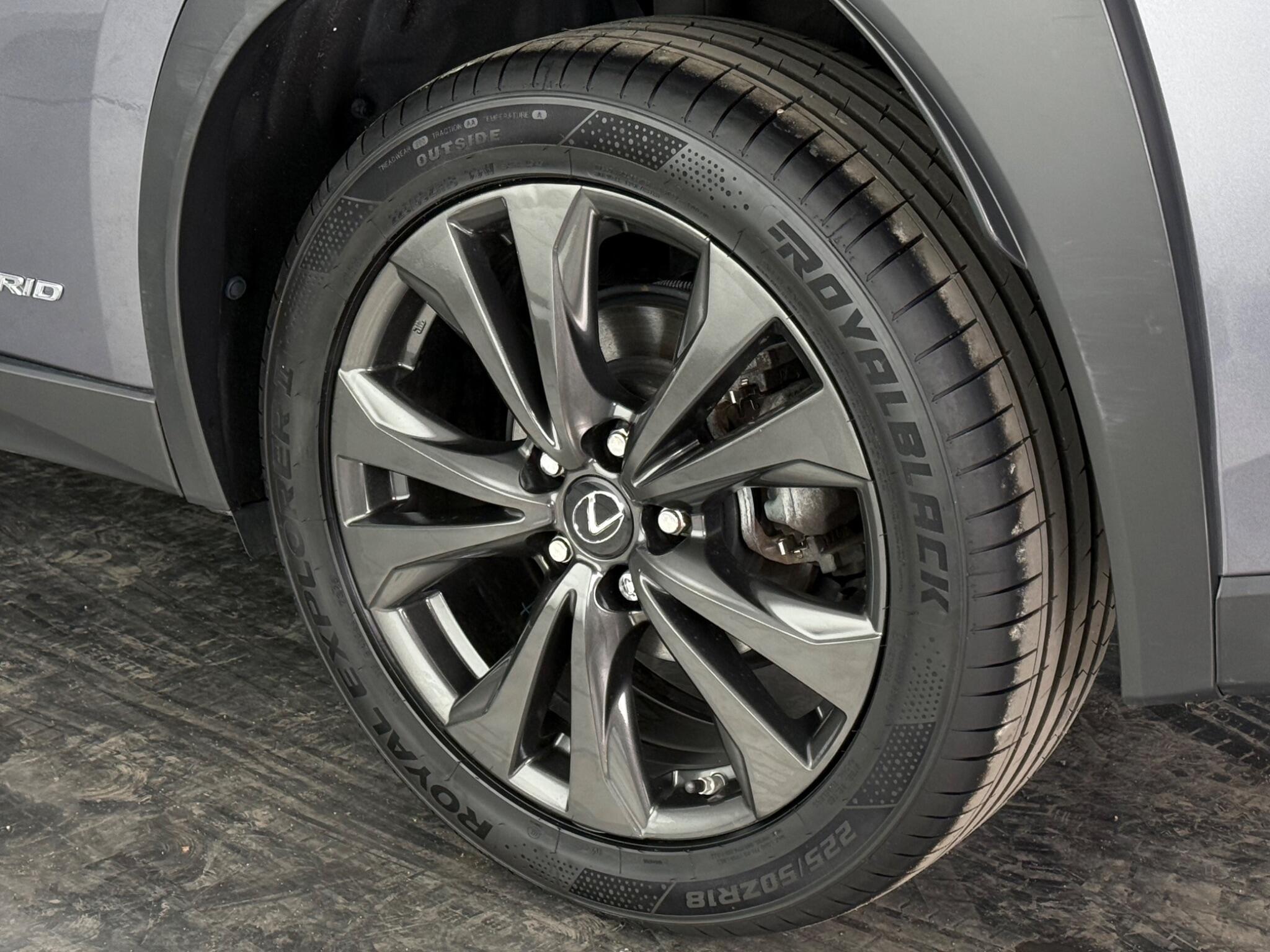 Lexus Ux view 8
