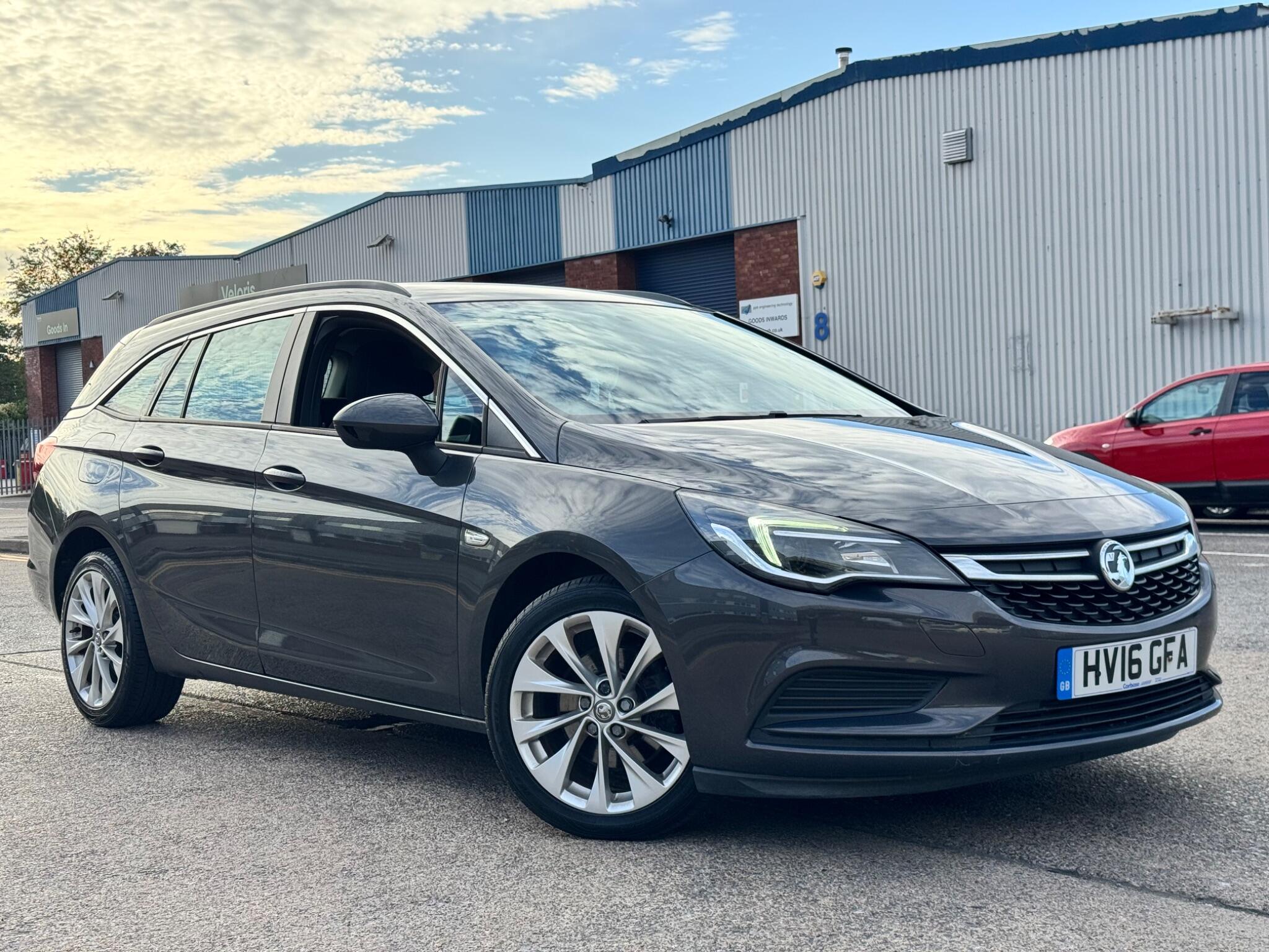 Vauxhall Astra view 5