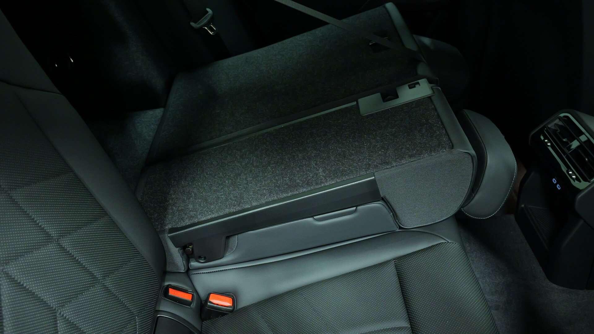 BMW 5 Series view 30