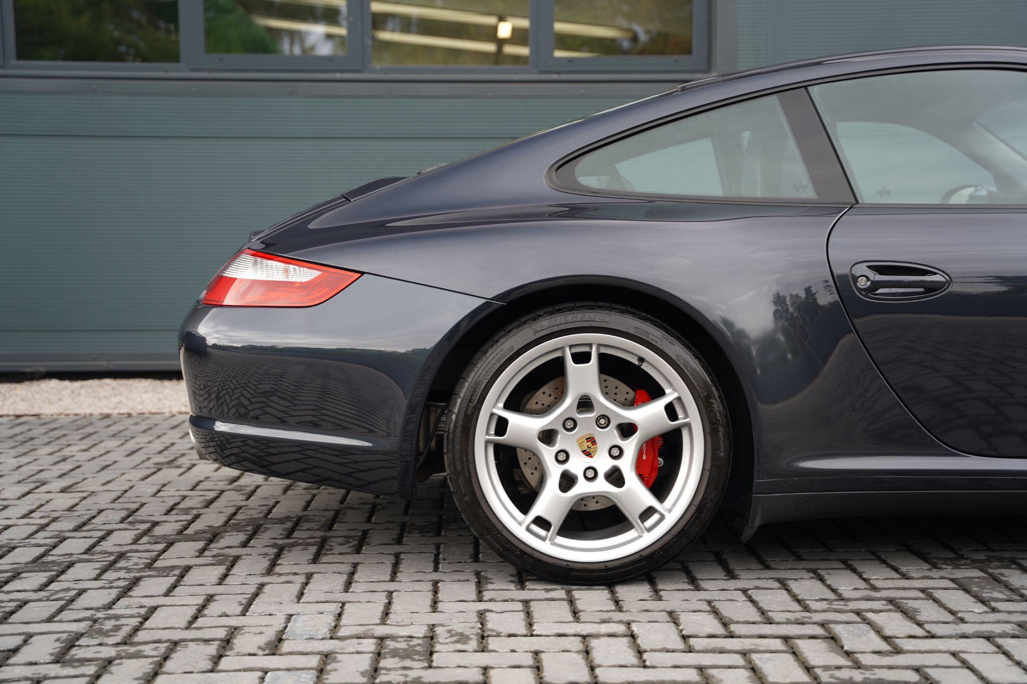 Porsche 911 view 23