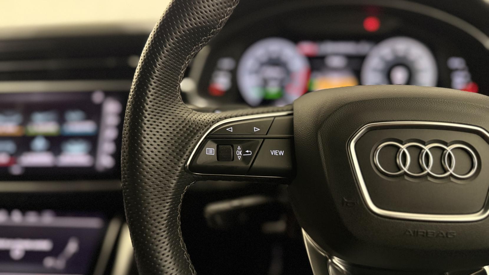 Audi Q7 view 13