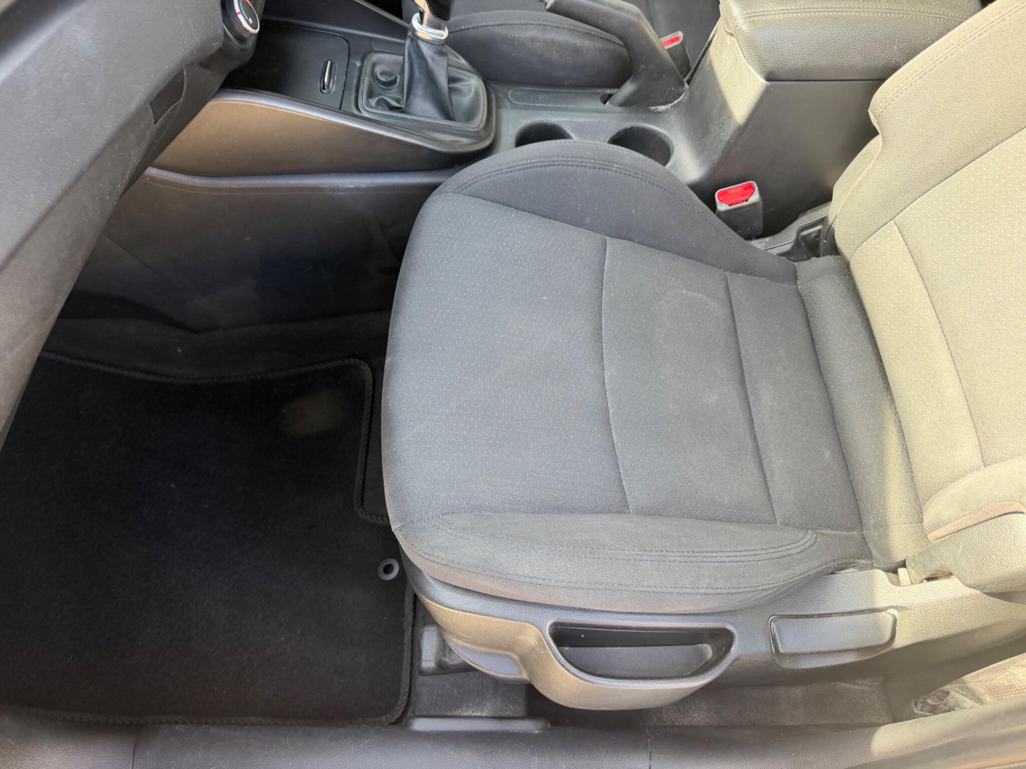 Kia Carens view 18