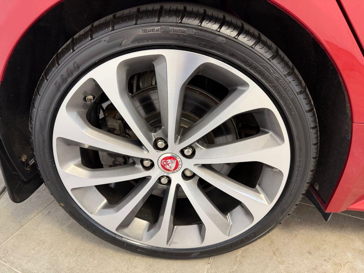 Jaguar Xe view 16