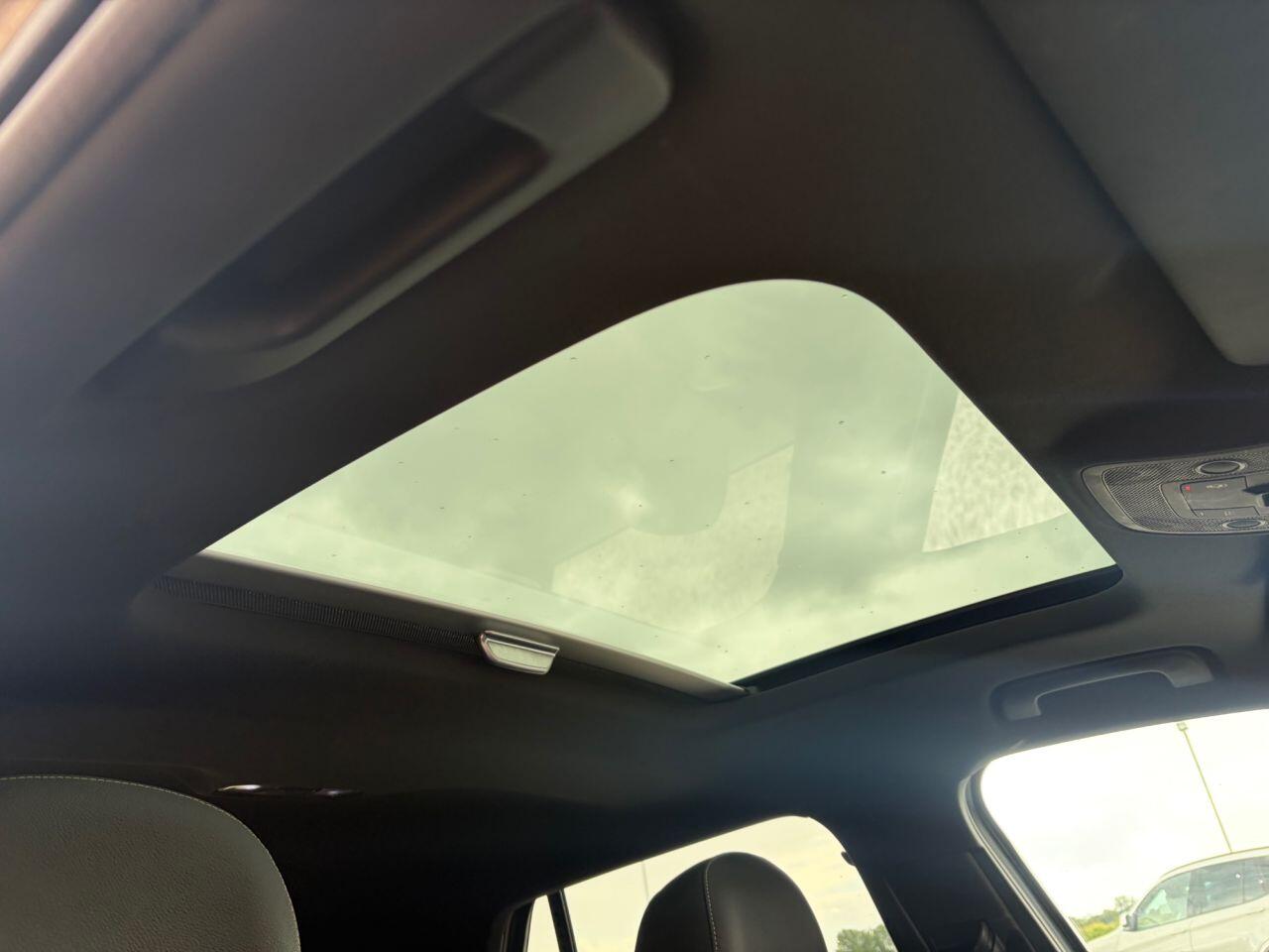 Audi SQ2 view 33