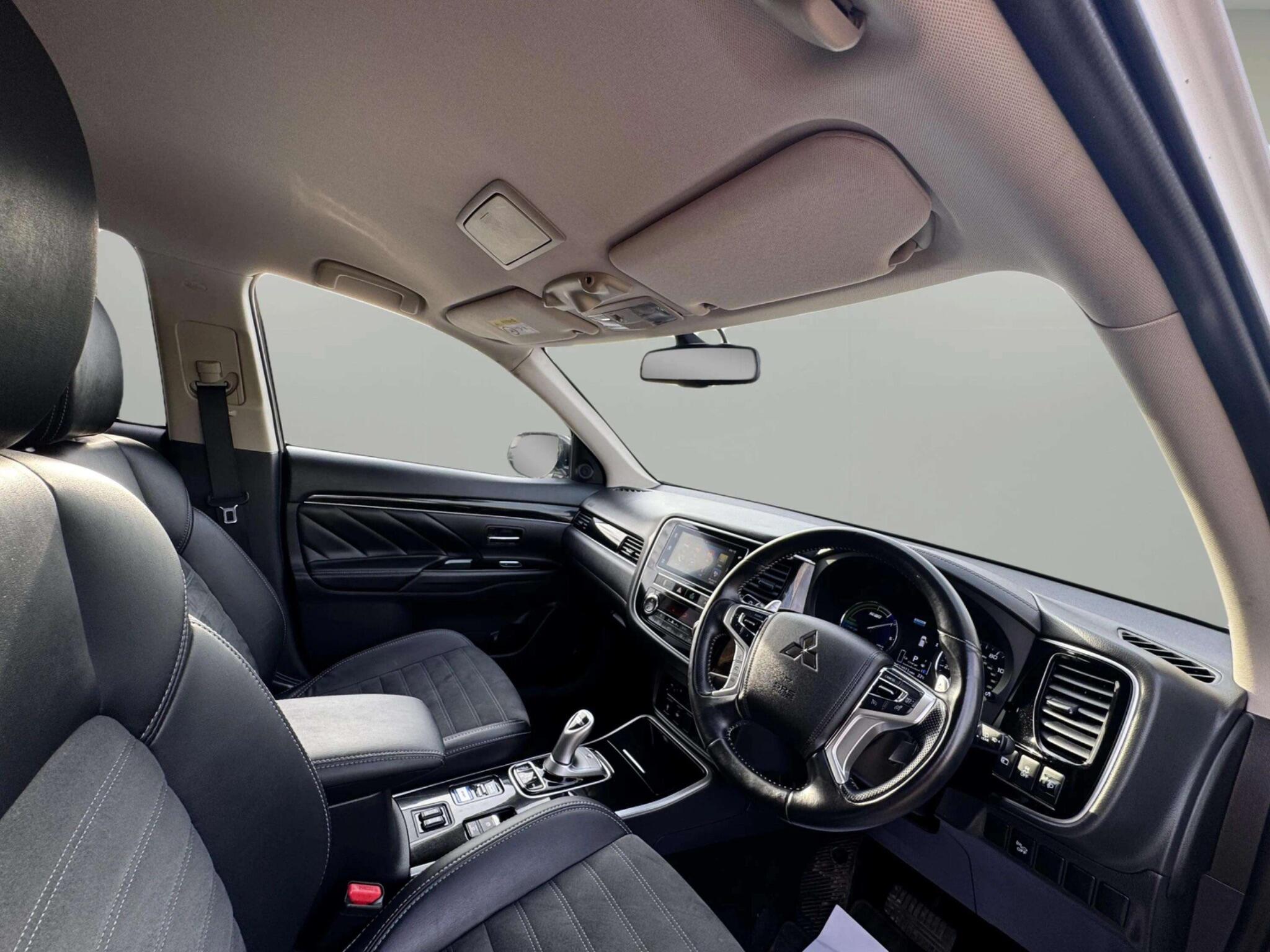 Mitsubishi Outlander view 43