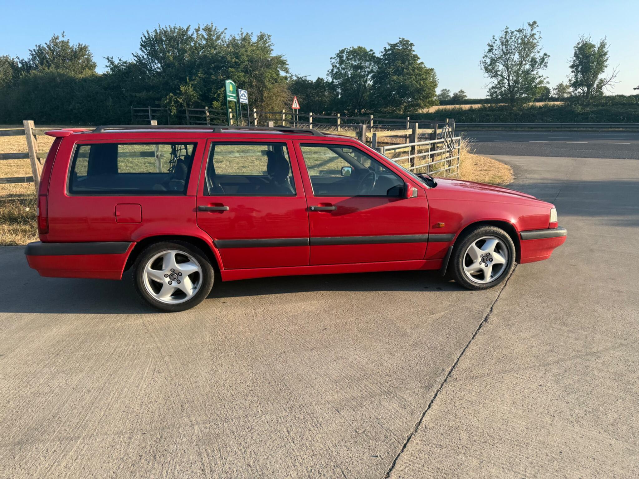 Volvo 850 2.5 20v GLT 5dr — photo 19 of 96