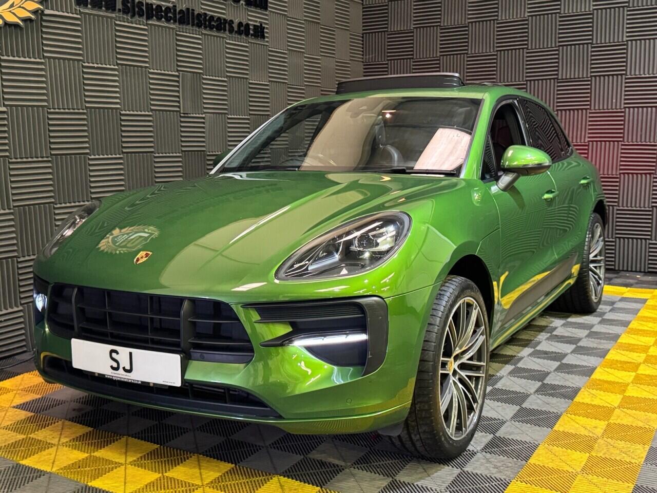 Porsche Macan view 27
