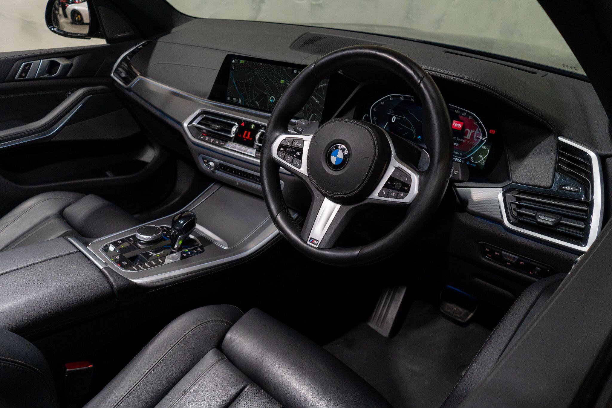 BMW X5 view 11