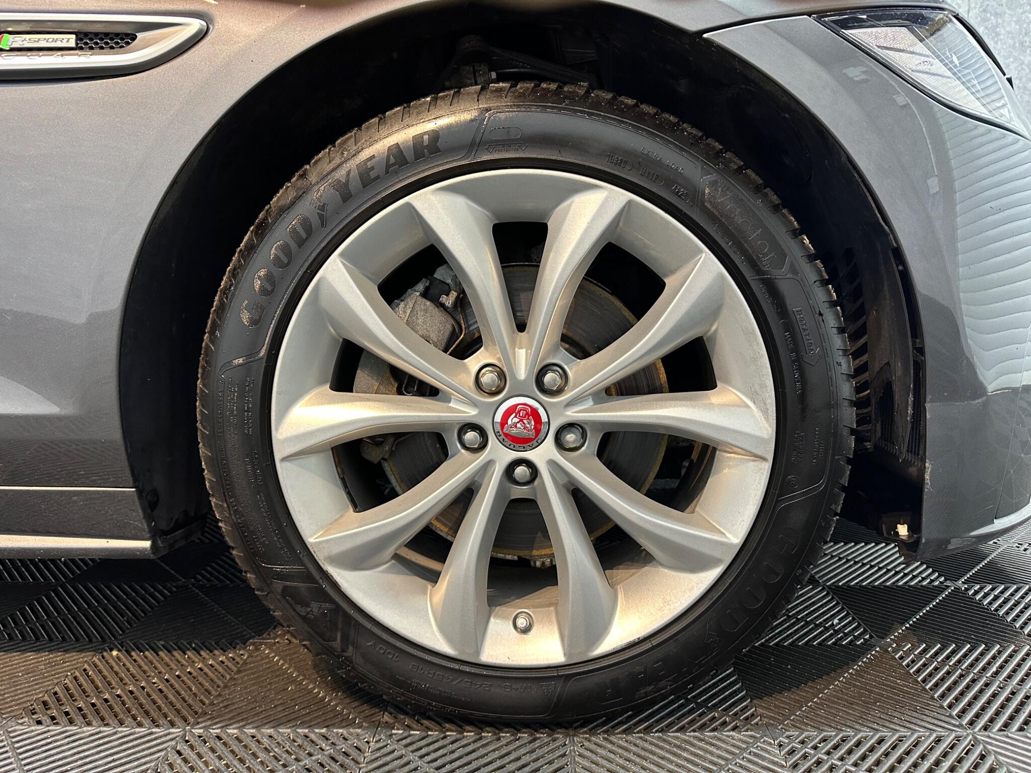 Jaguar XF view 26