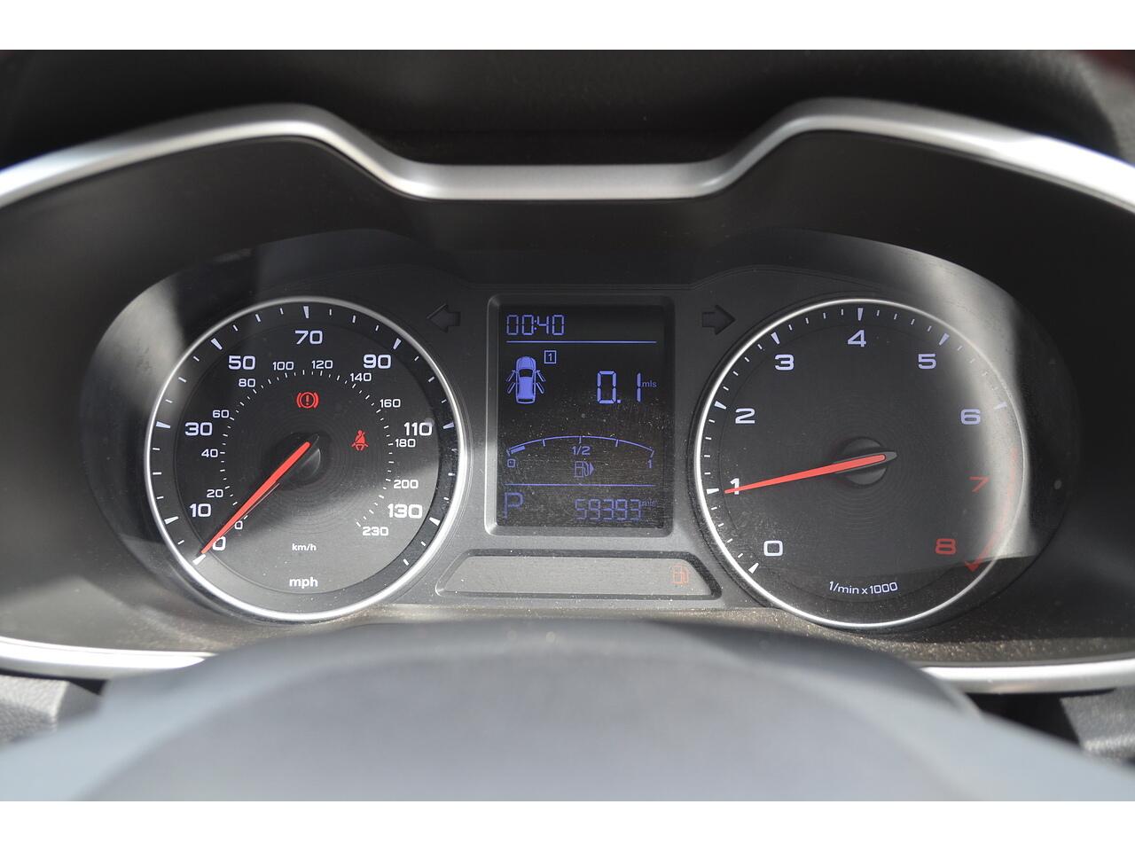 MG ZS view 25