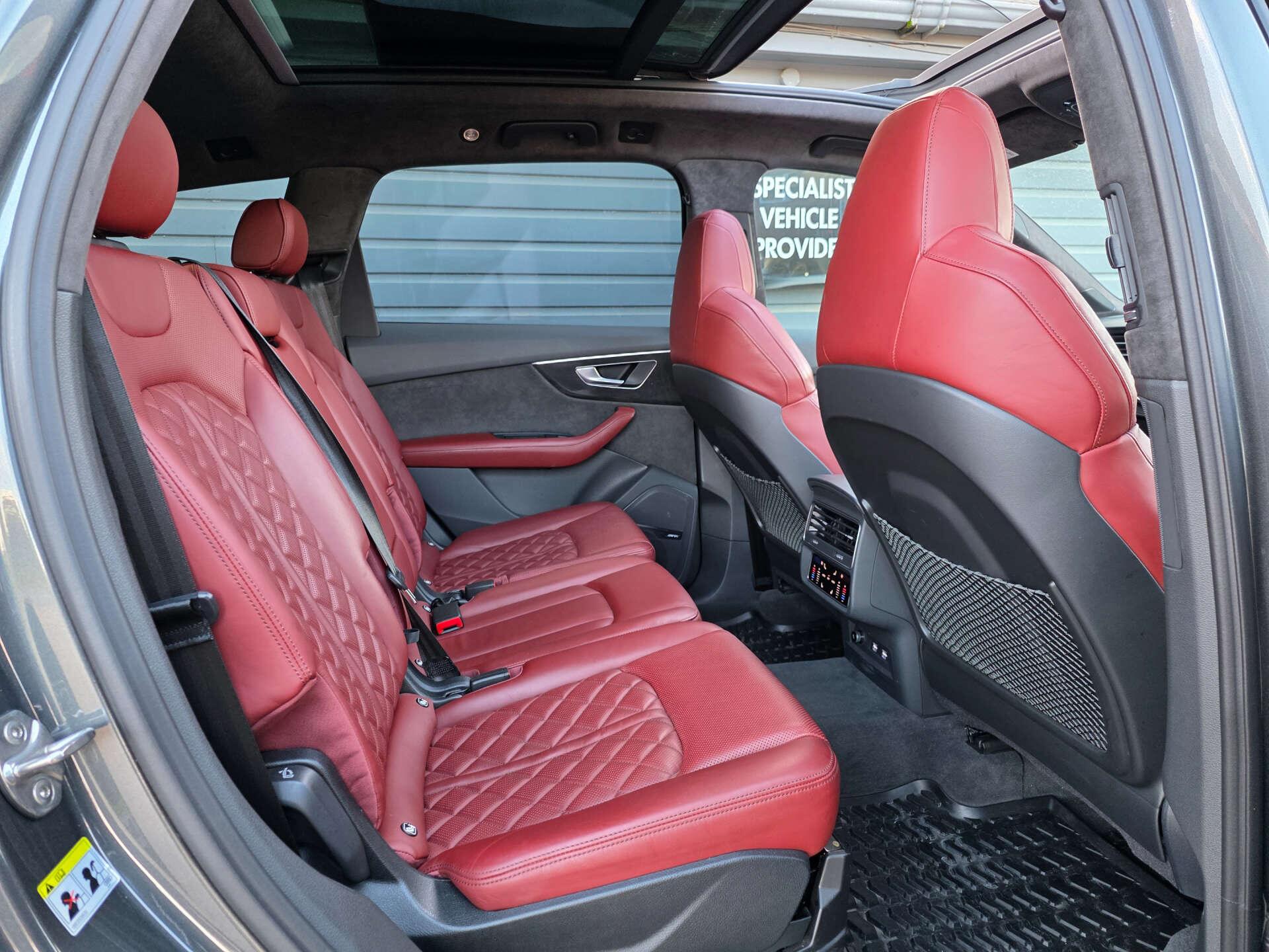 Audi SQ7 view 23