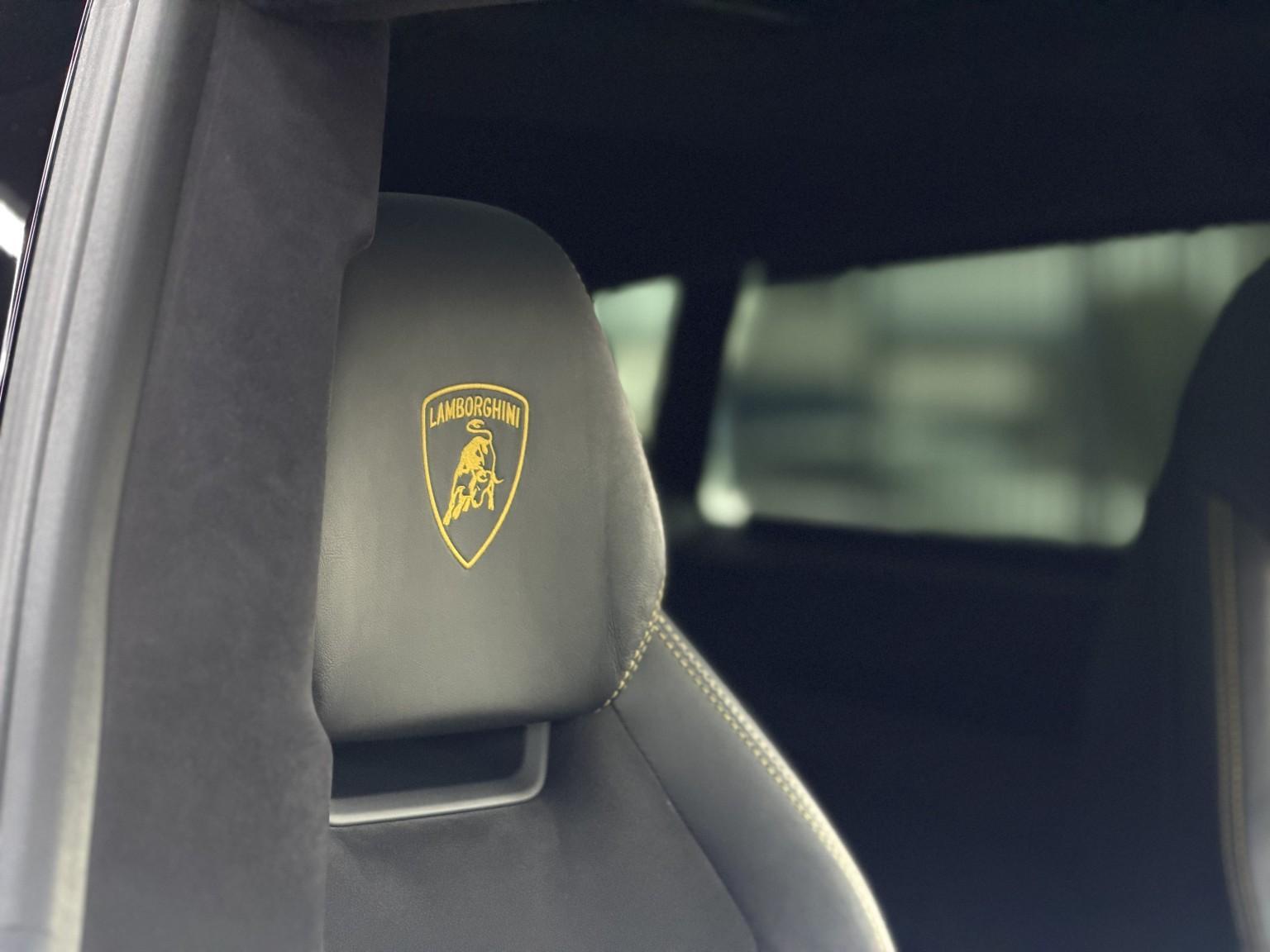 Lamborghini Urus view 37