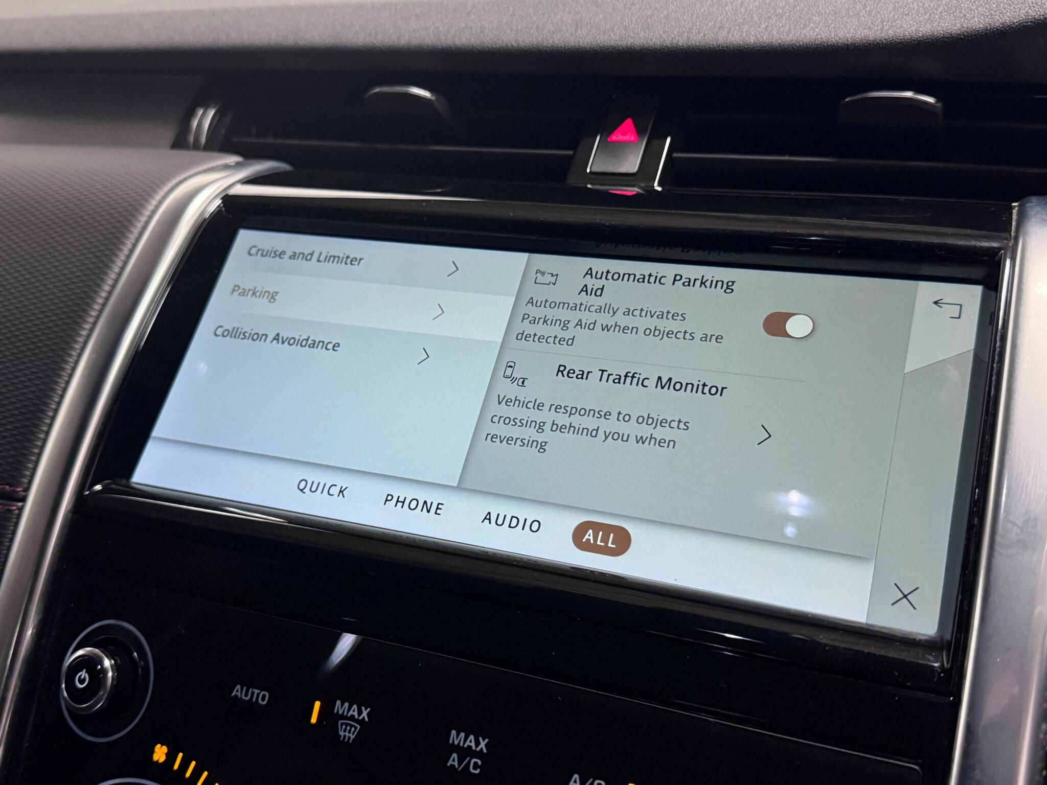 Land Rover Discovery Sport view 50