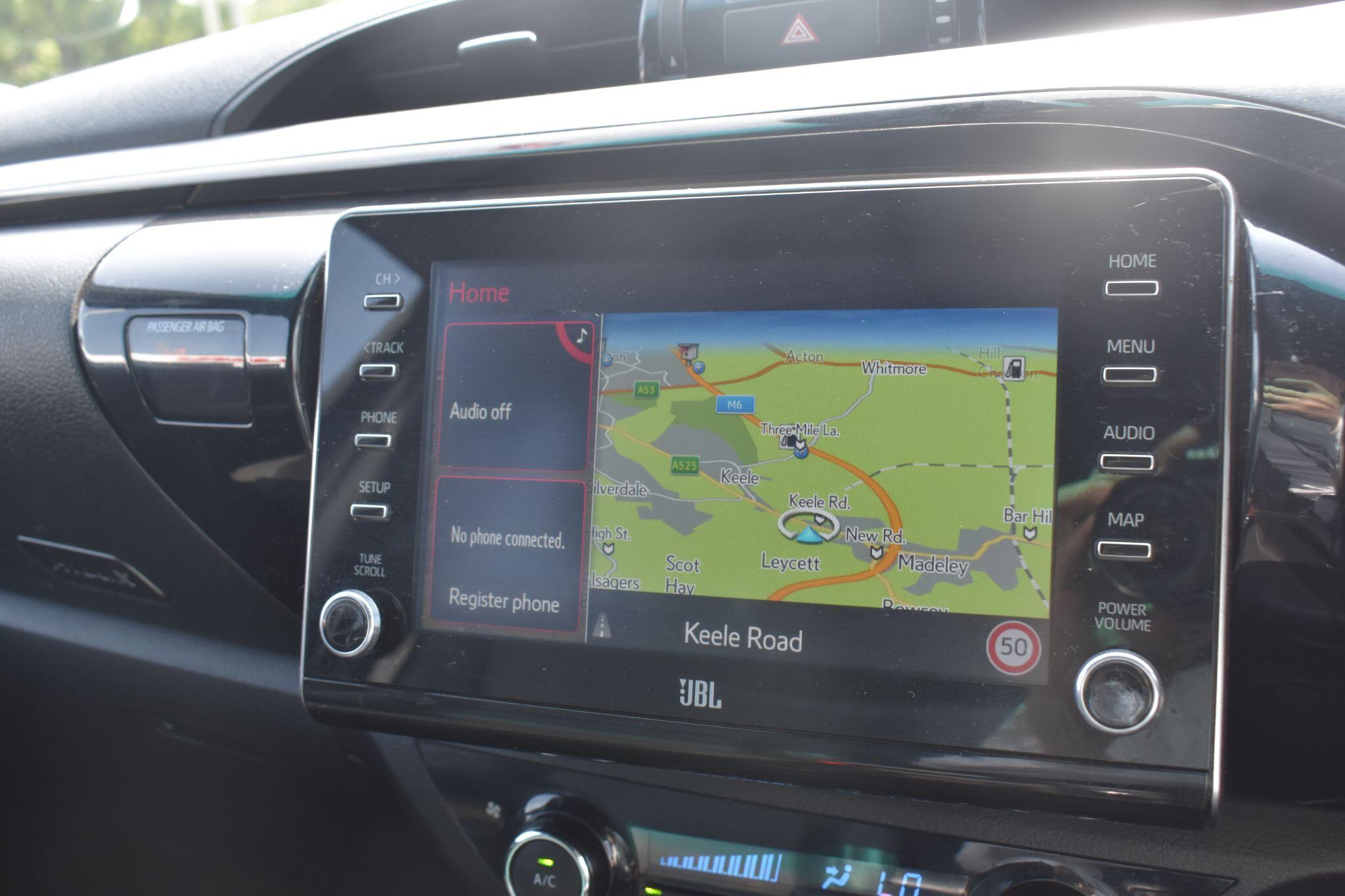 Hilux - 2.8 D-4D Invincible X Auto 4WD Euro 6 (s/s) 4dr - Image 19