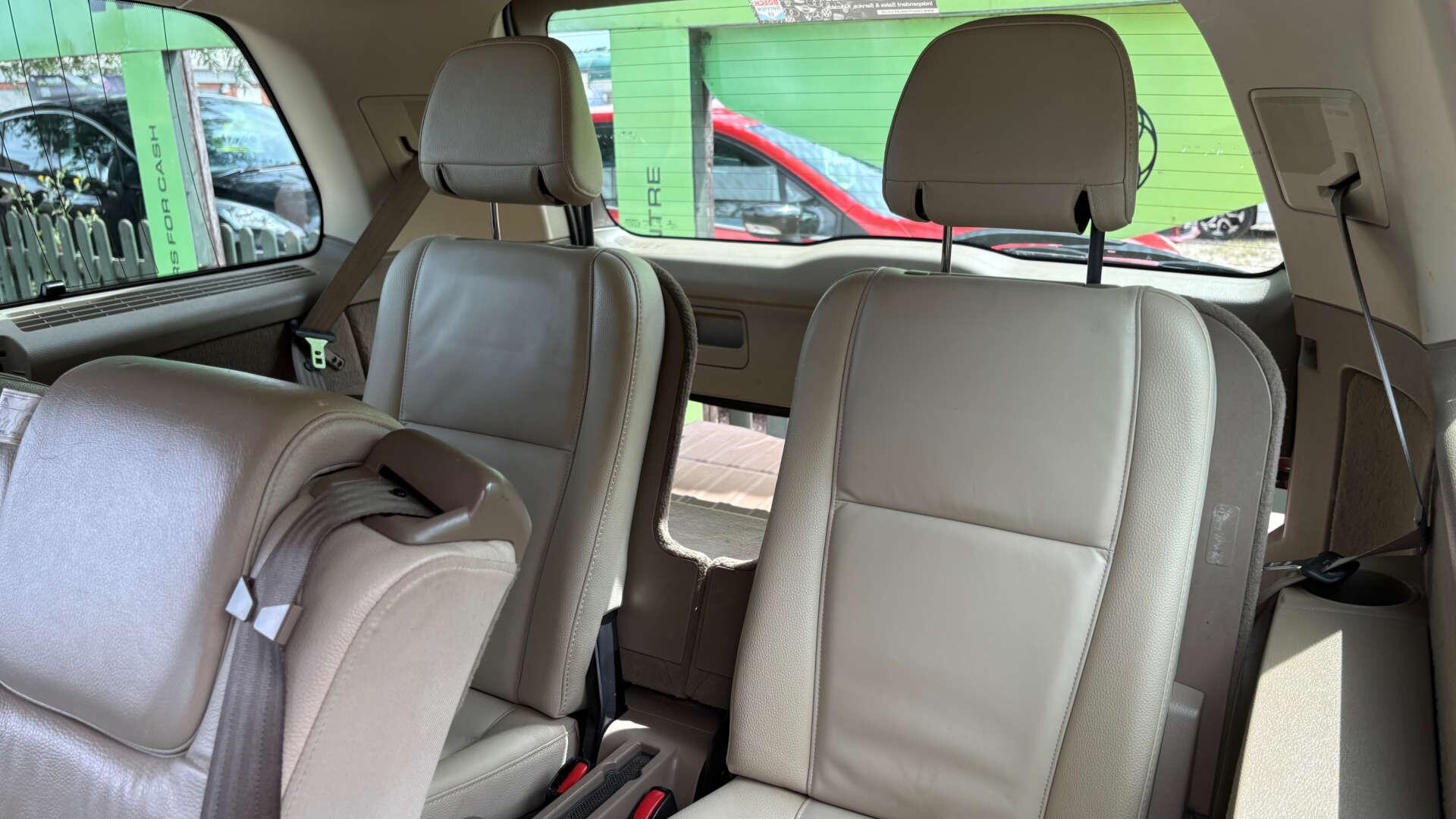 Volvo XC90 view 11